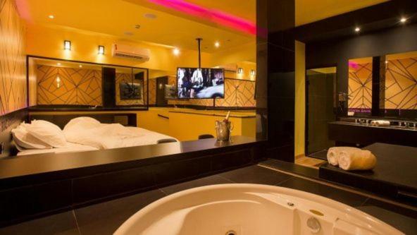 Tout Motel (Adults Only) كامبيناس المظهر الخارجي الصورة
